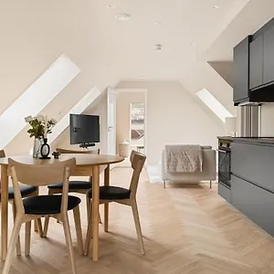 Dinbnb I Mid-city Luxury With Mini Balcony And Smart Tv & Sound System Holiday home Bergen